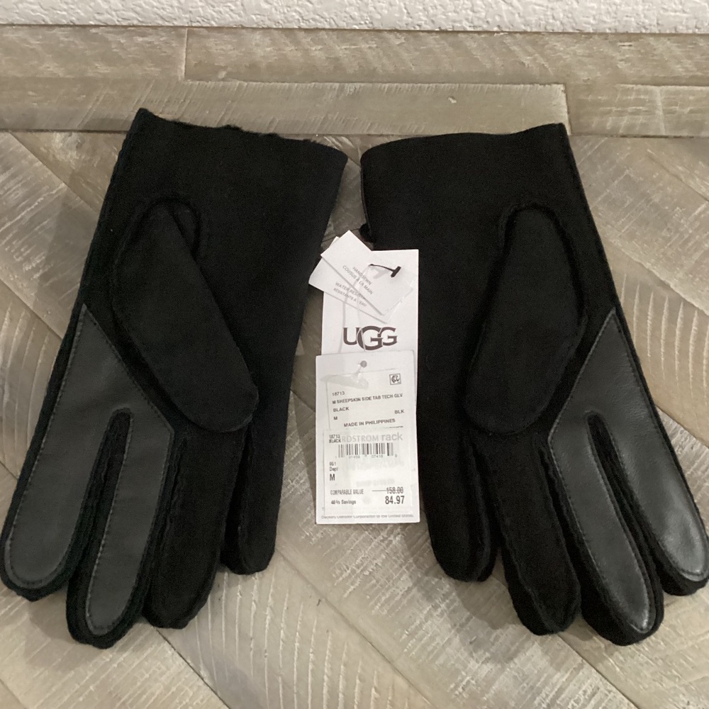 NWT Men's Shearling Lined Leather Tech Gloves UGG Medium